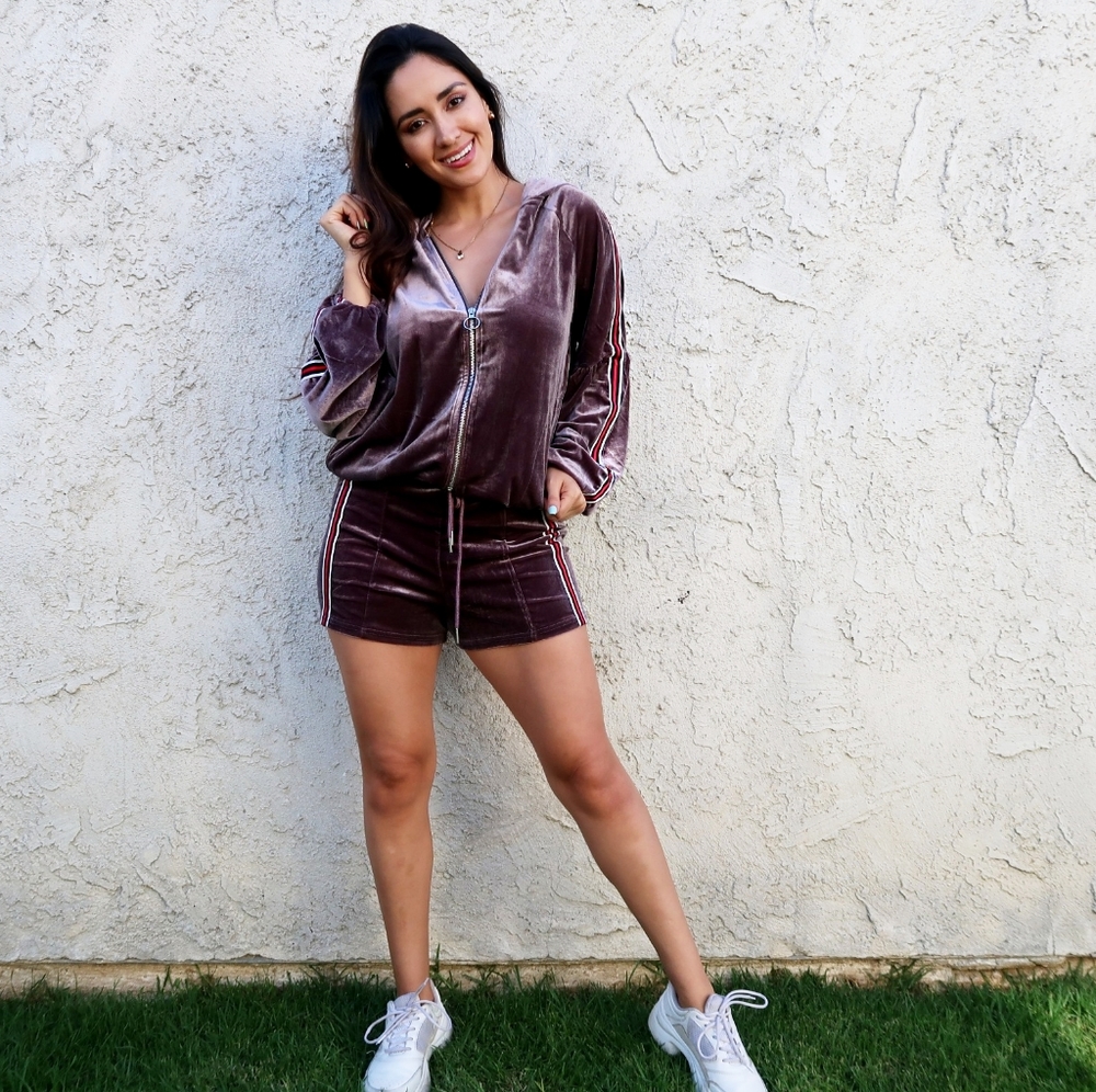 🚨 NEW 🚨 PLUM VELVET SHORT & JACKET 💜